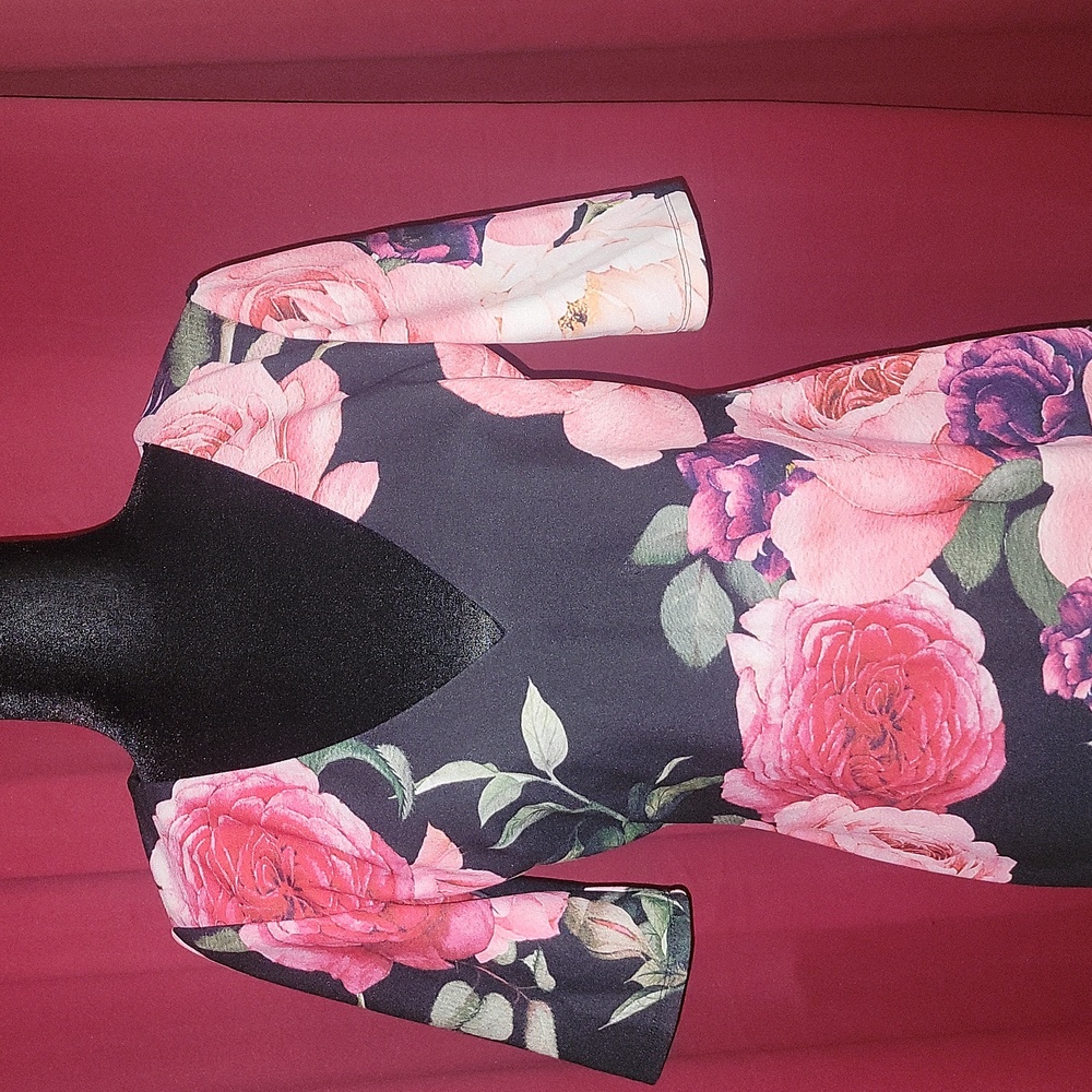 Below the knee 👗 dress - Picture 3 of 8